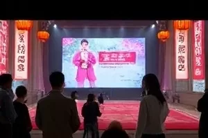 深夜热梗观察室封面，零点讨论时间片示意图